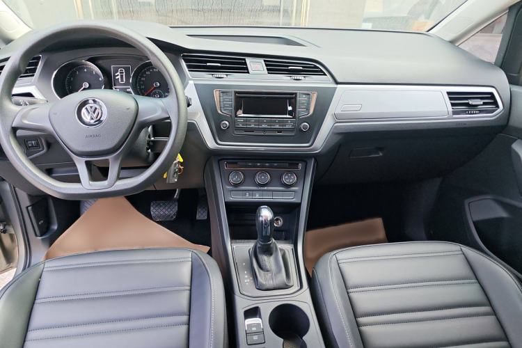 Used Volkswagen Touran 2018 Volkswagen Touran L 280TSI DSG Style Edition 7 Seats China VI Standard Interior 3