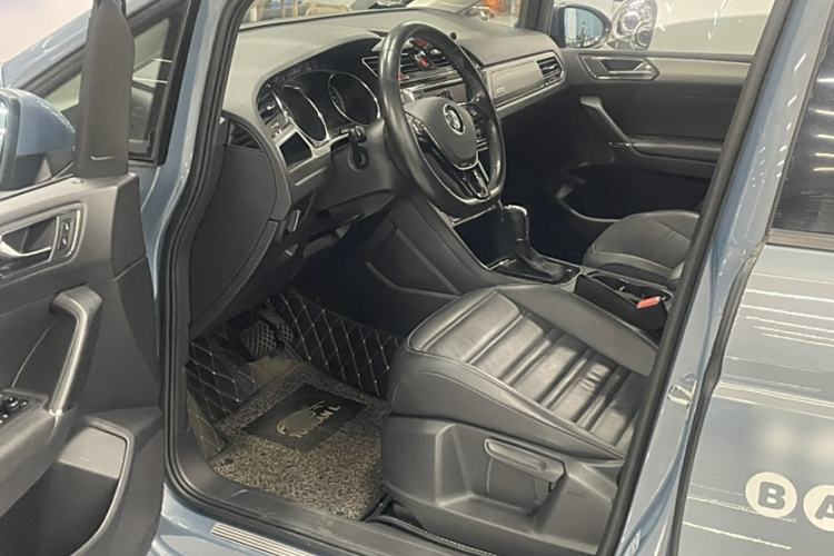 Used Volkswagen Touran 2018 Volkswagen Touran L 280TSI DSG Comfort Edition 7-seater Interior 5