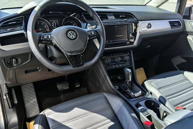 Used Volkswagen Touran 2018 Volkswagen Touran L 280TSI DSG Boundary Edition 7 Seats China VI Standard Interior 5