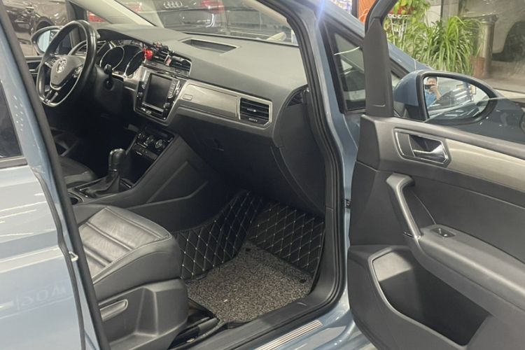 Used Volkswagen Touran 2018 Volkswagen Touran L 280TSI DSG Comfort Edition 7-seater Interior 8