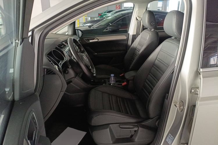 Used Volkswagen Touran 2018 Volkswagen Touran L 280TSI DSG Boundary Edition 7 Seats China V Emission Standard Left Front Seat