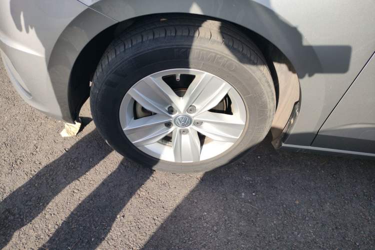 Used Volkswagen Touran 2018 Volkswagen Touran L 280TSI DSG Style Edition 7 Seats China VI Standard Left Front Wheel Hub