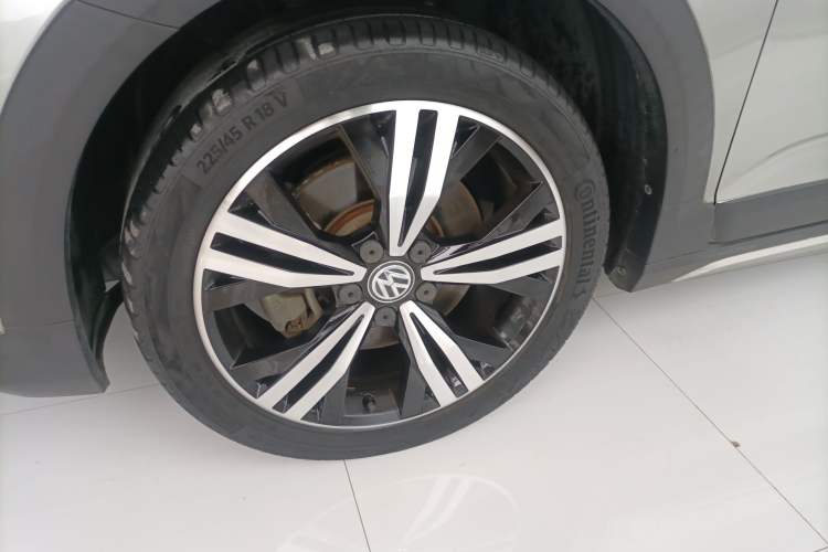 Used Volkswagen Touran 2018 Volkswagen Touran L 280TSI DSG Boundary Edition 6-Seater China V Emission Standard Left Front Wheel Hub