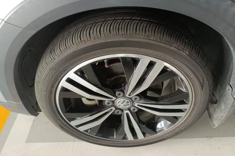 Used Volkswagen Touran 2018 Volkswagen Touran L 280TSI DSG Boundary Edition 7 Seats China V Emission Standard Left Front Wheel Hub