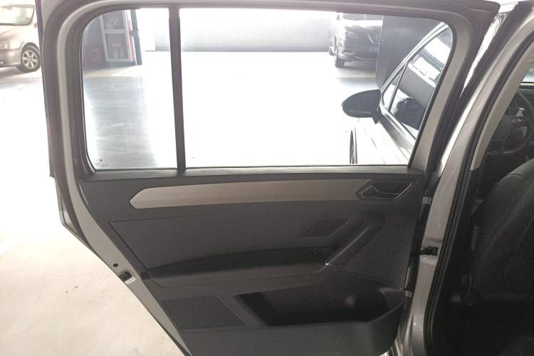 Used Volkswagen Touran 2018 Volkswagen Touran L 280TSI DSG Boundary Edition 7 Seats China V Emission Standard Left Rear Door Interior