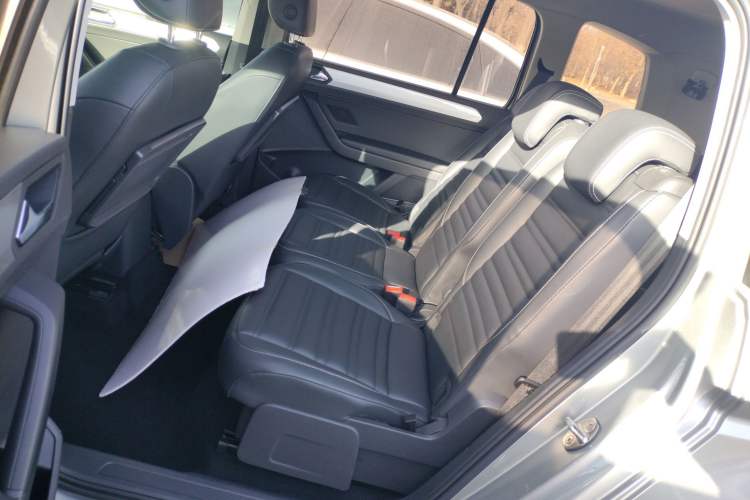 Used Volkswagen Touran 2018 Volkswagen Touran L 280TSI DSG Style Edition 7 Seats China VI Standard Left Rear Seat