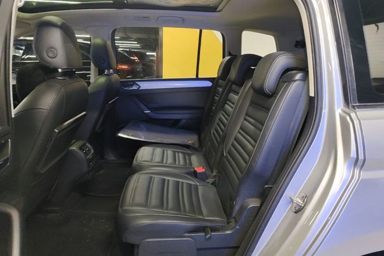 Used Volkswagen Touran 2018 Volkswagen Touran L 280TSI DSG Comfort Edition 7 Seats China V Emission Standard Left Rear Seat