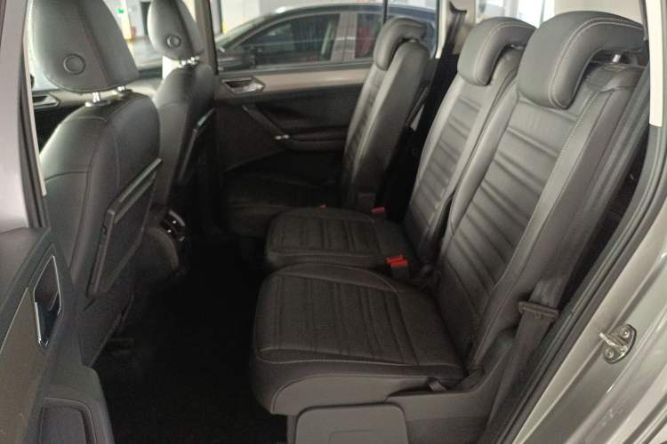Used Volkswagen Touran 2018 Volkswagen Touran L 280TSI DSG Boundary Edition 7 Seats China V Emission Standard Left Rear Seat