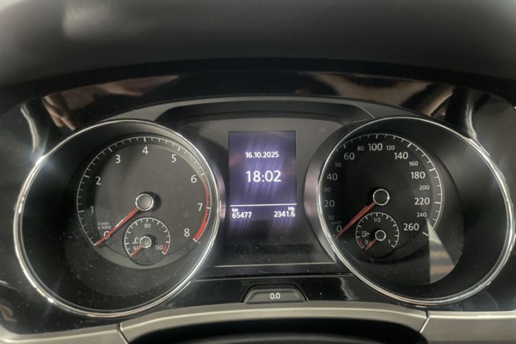 Used Volkswagen Touran 2018 Volkswagen Touran L 280TSI DSG Comfort Edition 7-seater Odometer Close Up