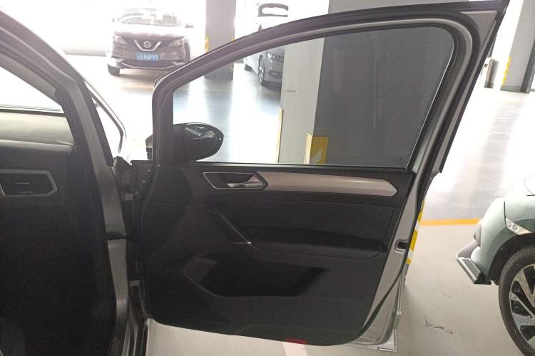 Used Volkswagen Touran 2018 Volkswagen Touran L 280TSI DSG Boundary Edition 7 Seats China V Emission Standard Right Front Door Interior