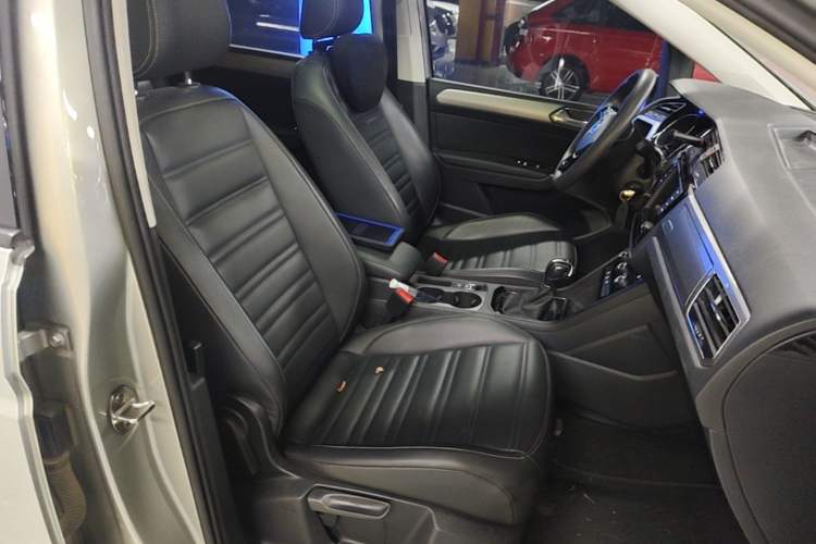 Used Volkswagen Touran 2018 Volkswagen Touran L 280TSI DSG Comfort Edition 7 Seats China V Emission Standard Right Front Seat