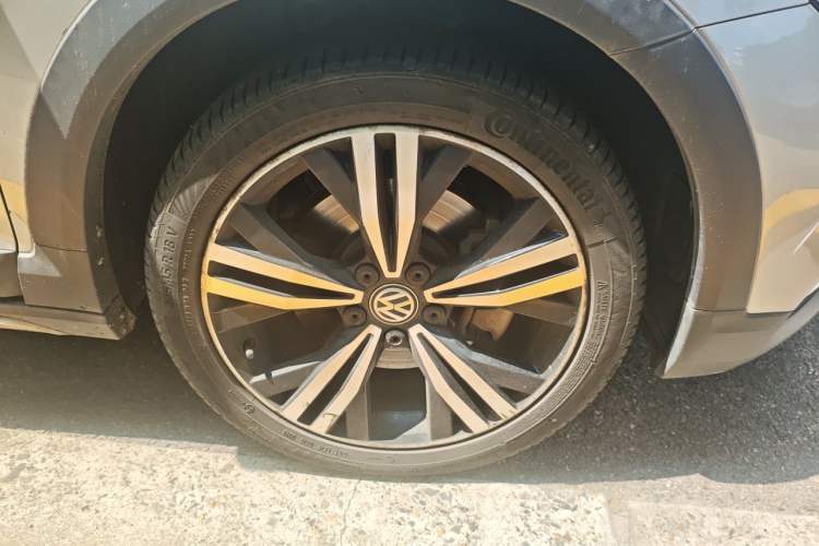 Used Volkswagen Touran 2018 Volkswagen Touran L 280TSI DSG Boundary Edition 7 Seats China VI Standard Right Front Wheel Hub