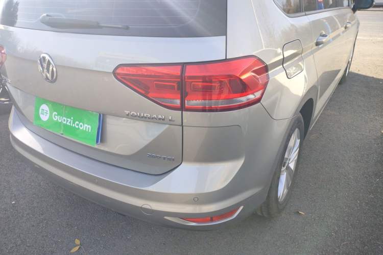 Used Volkswagen Touran 2018 Volkswagen Touran L 280TSI DSG Style Edition 7 Seats China VI Standard Right Rear Taillight