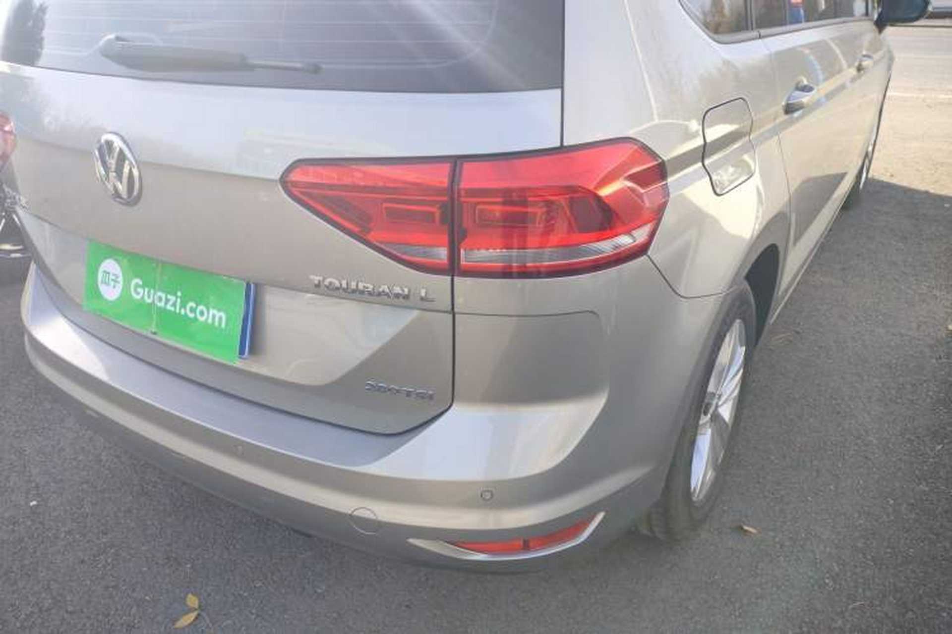 Used Volkswagen Touran 2018 Volkswagen Touran L 280TSI DSG Style Edition 7 Seats China VI Standard Right Rear Taillight