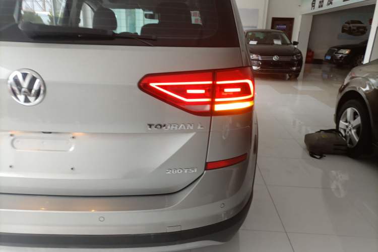 Used Volkswagen Touran 2018 Volkswagen Touran L 280TSI DSG Boundary Edition 6-Seater China V Emission Standard Right Rear Taillight