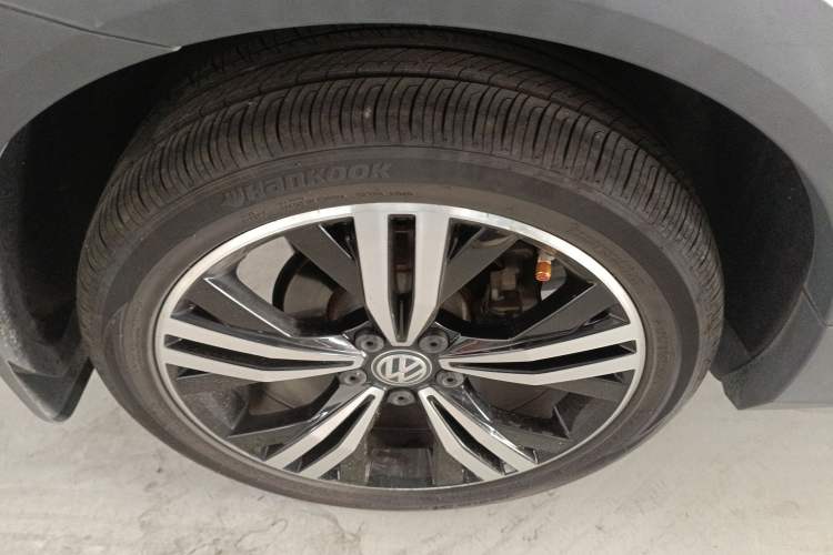 Used Volkswagen Touran 2018 Volkswagen Touran L 280TSI DSG Boundary Edition 7 Seats China V Emission Standard Right Rear Wheel Hub