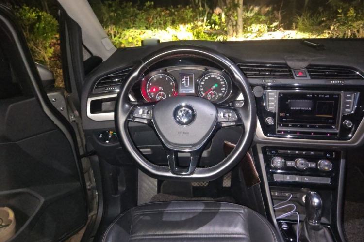 Used Volkswagen Touran 2018 Volkswagen Touran L 280TSI DSG Boundary Edition 7 Seats China VI Standard Steering Wheel