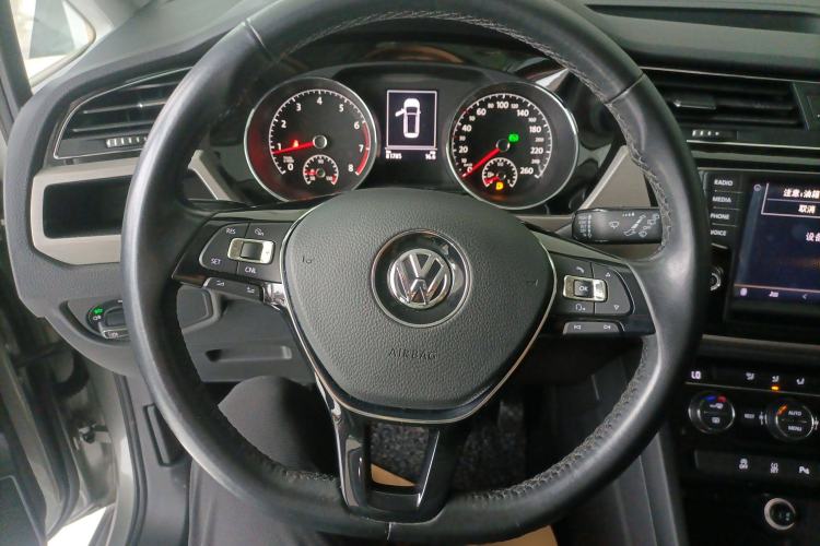 Used Volkswagen Touran 2018 Volkswagen Touran L 280TSI DSG Boundary Edition 6-Seater China V Emission Standard Steering Wheel