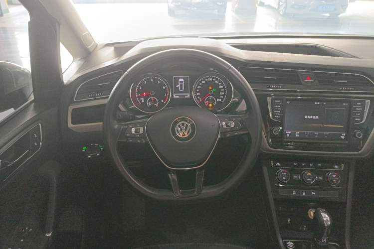 Used Volkswagen Touran 2018 Volkswagen Touran L 280TSI DSG Boundary Edition 7 Seats China V Emission Standard Steering Wheel