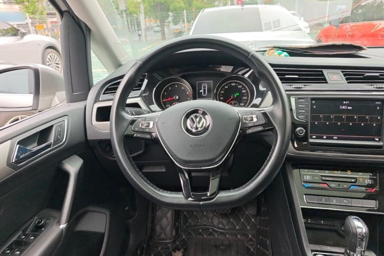 Used Volkswagen Touran 2018 Volkswagen Touran L 280TSI DSG Boundary Edition 7 Seats China VI Standard Steering Wheel
