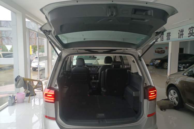 Used Volkswagen Touran 2018 Volkswagen Touran L 280TSI DSG Boundary Edition 6-Seater China V Emission Standard Trunk