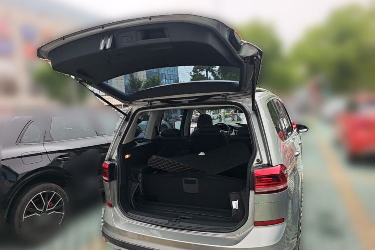 Used Volkswagen Touran 2018 Volkswagen Touran L 280TSI DSG Boundary Edition 7 Seats China VI Standard Trunk