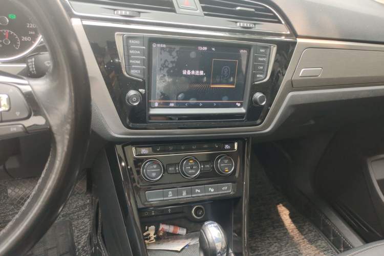 Used Volkswagen Touran 2018 Volkswagen Touran L 280TSI DSG Boundary Edition 7 Seats China VI Standard Audio And AC Panel