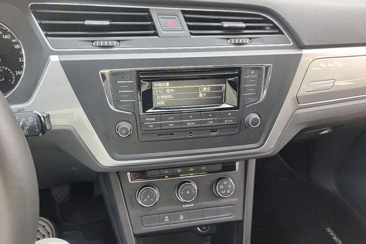 Used Volkswagen Touran 2018 Volkswagen Touran L 280TSI Manual Trend Edition Audio And AC Panel