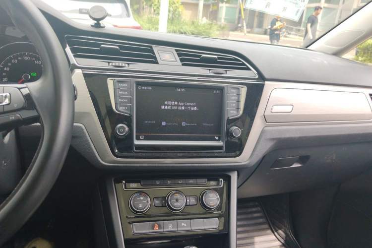 Used Volkswagen Touran 2018 Volkswagen Touran L 280TSI DSG Boundary Edition 7 Seats China VI Standard Audio And AC Panel