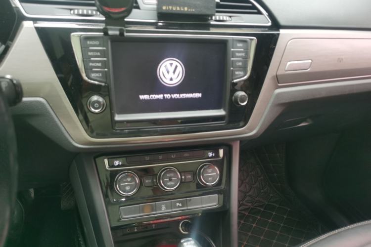 Used Volkswagen Touran 2018 Volkswagen Touran L 280TSI DSG Boundary Edition 7 Seats China V Emission Standard Audio And AC Panel