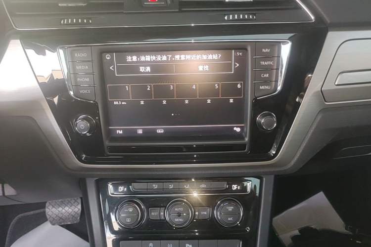 Used Volkswagen Touran 2018 Volkswagen Touran L 280TSI DSG Comfort Edition 7-seater Audio And AC Panel