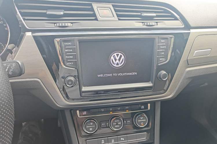 Used Volkswagen Touran 2018 Volkswagen Touran L 280TSI DSG Boundary Edition 6-Seater China VI Standard Audio And AC Panel