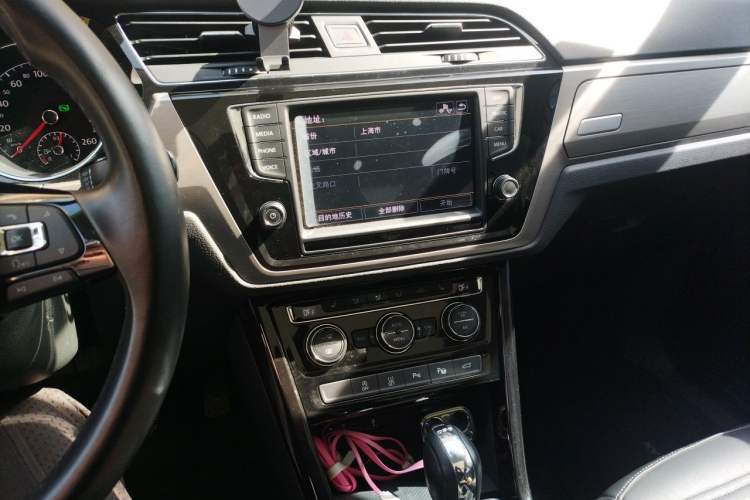 Used Volkswagen Touran 2018 Volkswagen Touran L 280TSI DSG Luxury Edition 7 Seats Audio And AC Panel