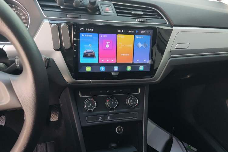 Used Volkswagen Touran 2018 Volkswagen Touran L 280TSI Manual Trend Edition Audio And AC Panel
