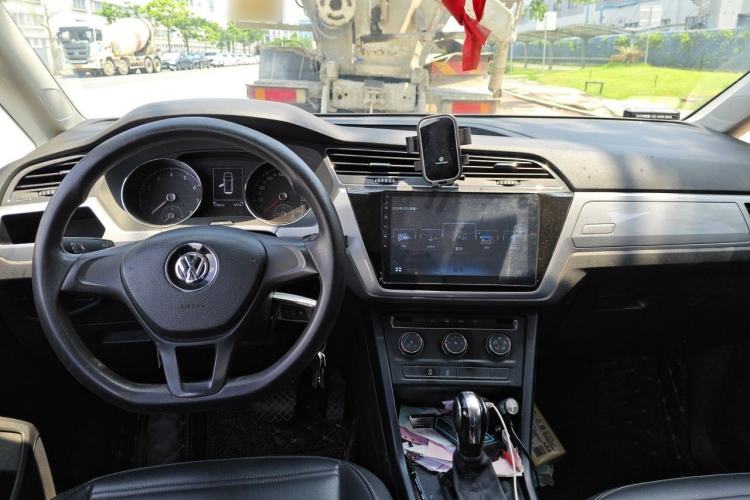 Used Volkswagen Touran 2018 Volkswagen Touran L 280TSI DSG Style Edition 7 Seats China VI Standard Center Console