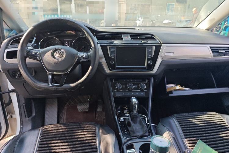 Used Volkswagen Touran 2018 Volkswagen Touran L 280TSI DSG Boundary Edition 7 Seats China V Emission Standard Center Console