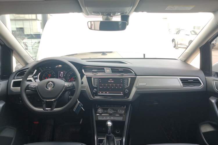 Used Volkswagen Touran 2018 Volkswagen Touran L 280TSI DSG Comfort Edition 7 Seats China VI Standard Center Console