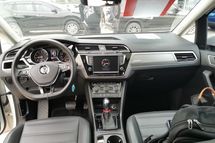 Used Volkswagen Touran 2018 Volkswagen Touran L 280TSI DSG Comfort Edition 7 Seats China VI Standard Center Console