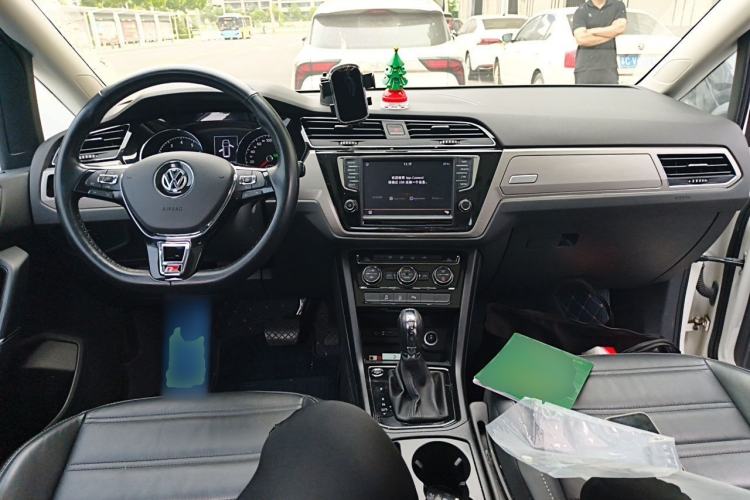 Used Volkswagen Touran 2018 Volkswagen Touran L 280TSI DSG Boundary Edition 7 Seats China V Emission Standard Center Console