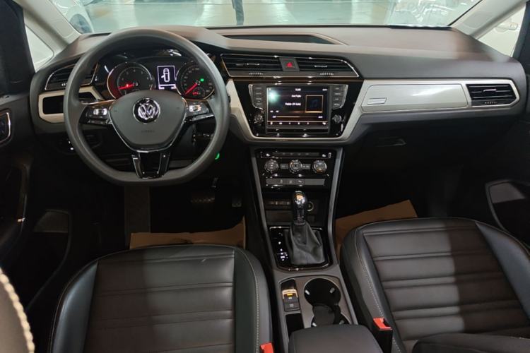 Used Volkswagen Touran 2018 Volkswagen Touran L 280TSI DSG Comfort Edition 7 Seats China V Emission Standard Center Console