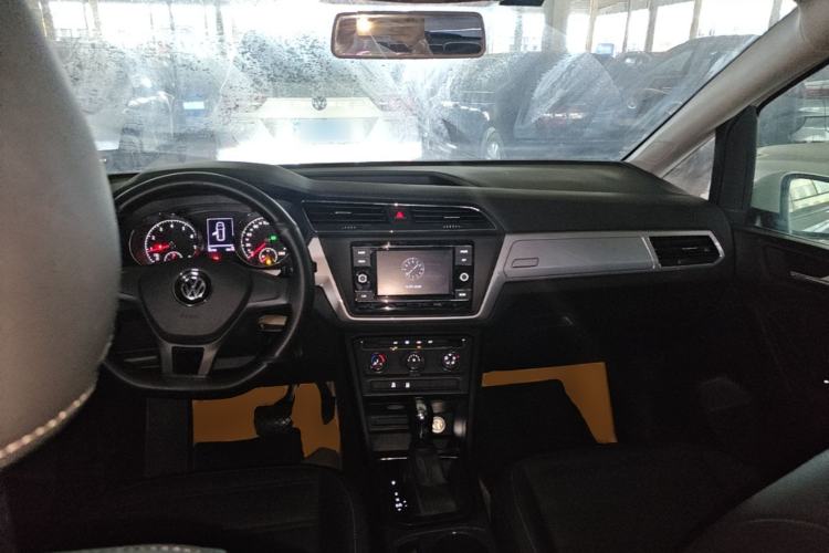Used Volkswagen Touran 2018 Volkswagen Touran L 280TSI DSG Style Edition 7 Seats China VI Standard Center Console