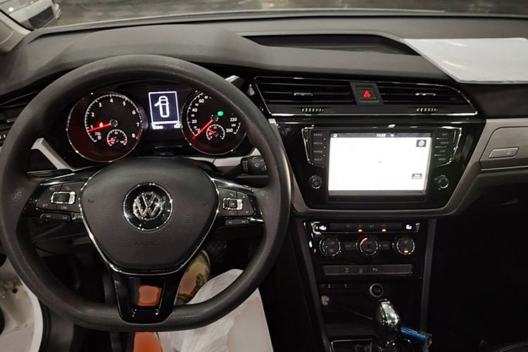 Used Volkswagen Touran 2018 Volkswagen Touran L 280TSI DSG Comfort Edition 7 Seats China V Emission Standard Center Console
