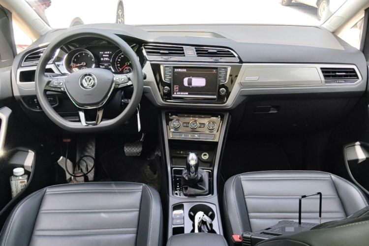 Used Volkswagen Touran 2018 Volkswagen Touran L 280TSI DSG Comfort Edition 7 Seats China VI Standard Center Console