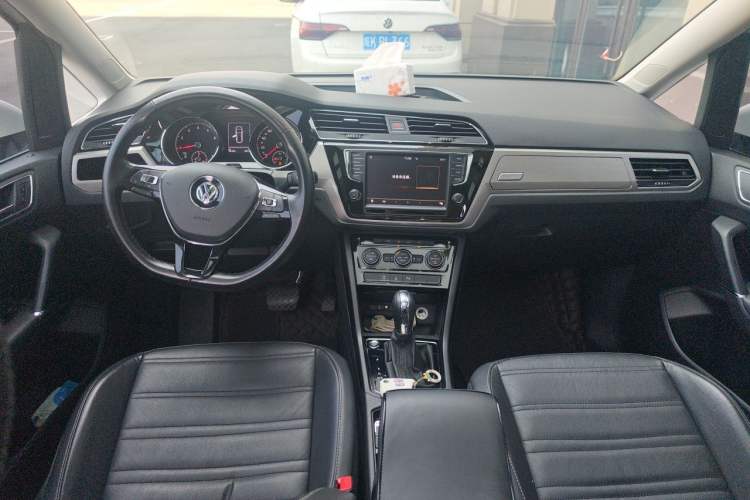 Used Volkswagen Touran 2018 Volkswagen Touran L 280TSI DSG Boundary Edition 7 Seats China V Emission Standard Center Console