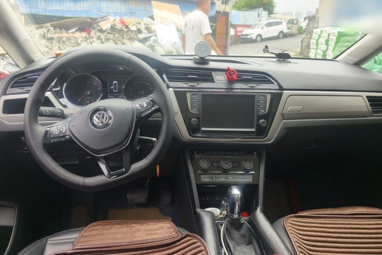 Used Volkswagen Touran 2018 Volkswagen Touran L 280TSI DSG Comfort Edition 7 Seats China V Emission Standard Center Console