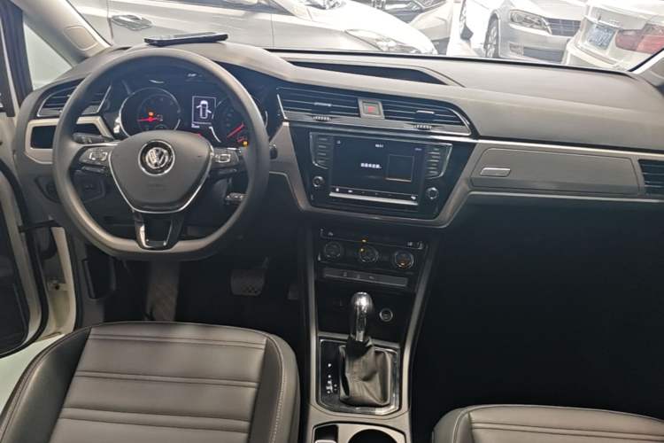 Used Volkswagen Touran 2018 Volkswagen Touran L 280TSI DSG Comfort Edition 7 Seats China V Emission Standard Center Console