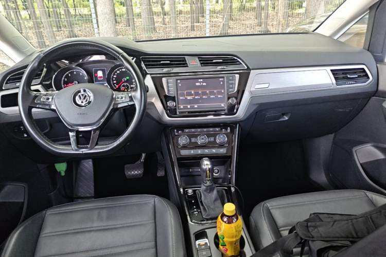 Used Volkswagen Touran 2018 Volkswagen Touran L 280TSI DSG Boundary Luxury Edition 7 Seats China VI Standard Center Console