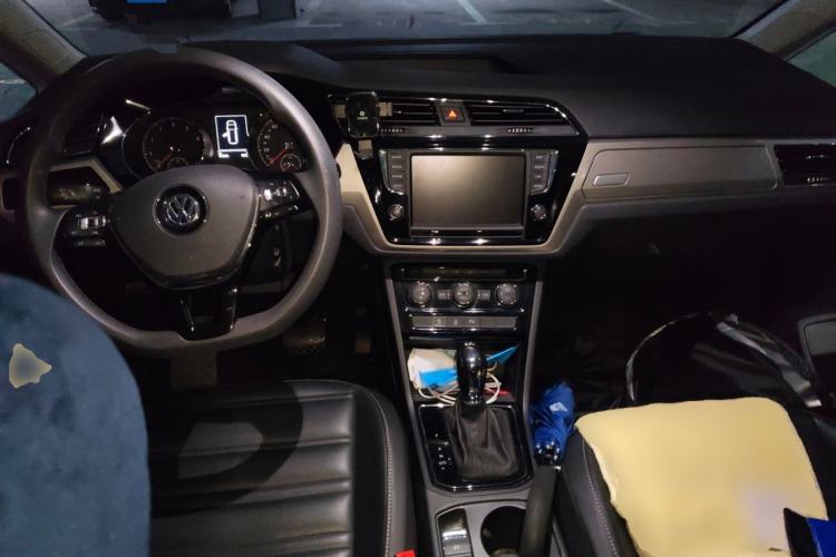 Used Volkswagen Touran 2018 Volkswagen Touran L 280TSI DSG Comfort Edition 7 Seats China VI Standard Center Console