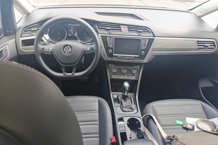 Used Volkswagen Touran 2018 Volkswagen Touran L 280TSI DSG Boundary Edition 6-Seater China VI Standard Center Console