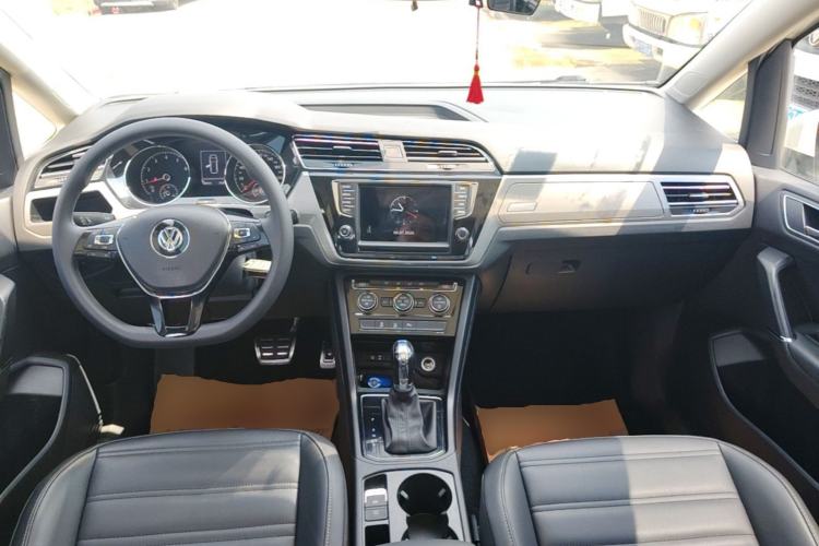 Used Volkswagen Touran 2018 Volkswagen Touran L 280TSI DSG Comfort Edition 7 Seats China V Emission Standard Center Console